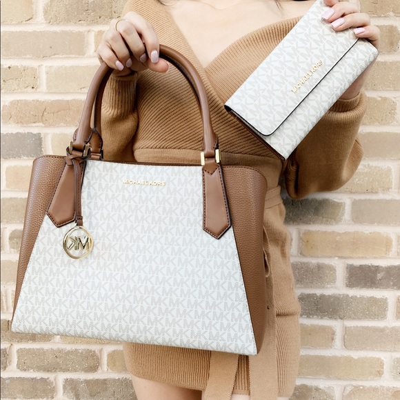 Michael Kors Handbags - ‼️SALE‼️ Michael Kors Satchel Wallet SET